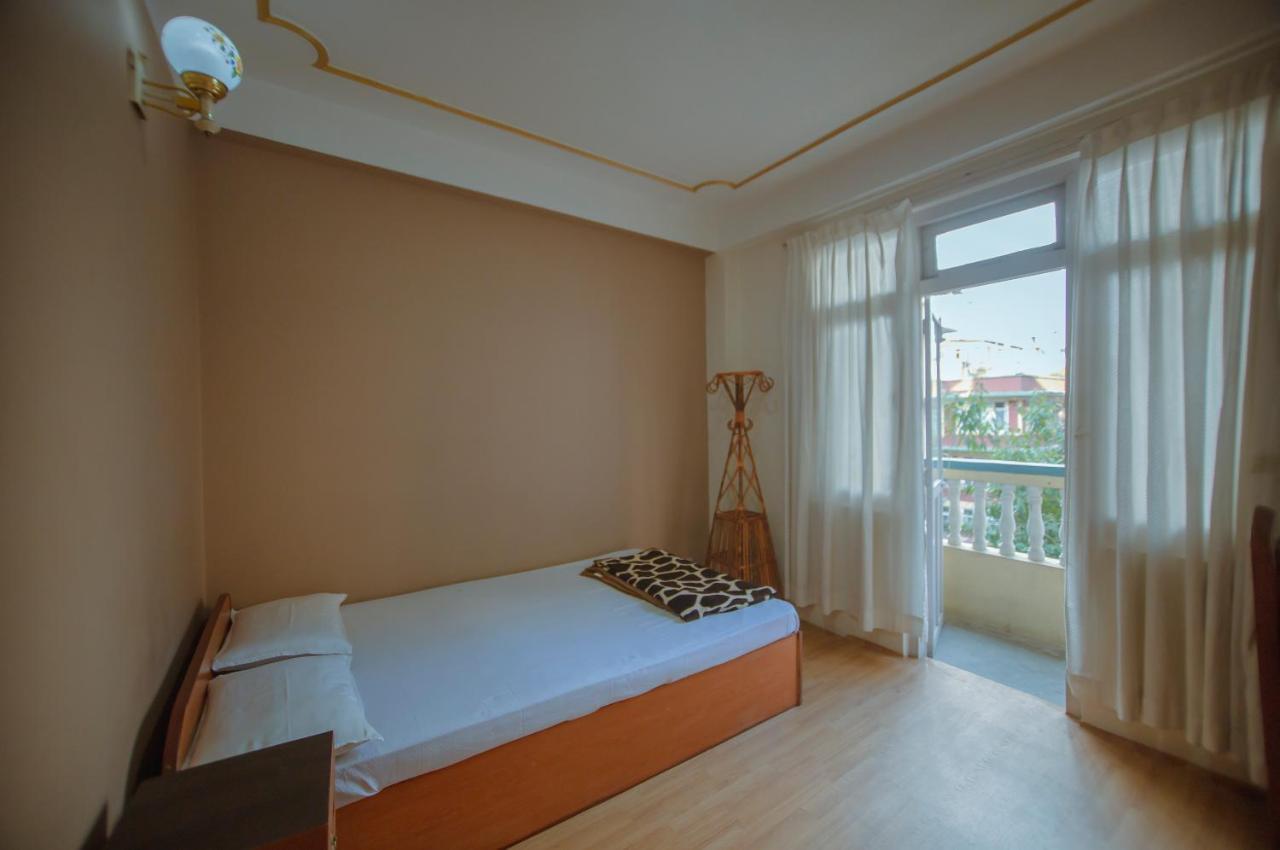 Hotel Triratna Kathmandu Esterno foto